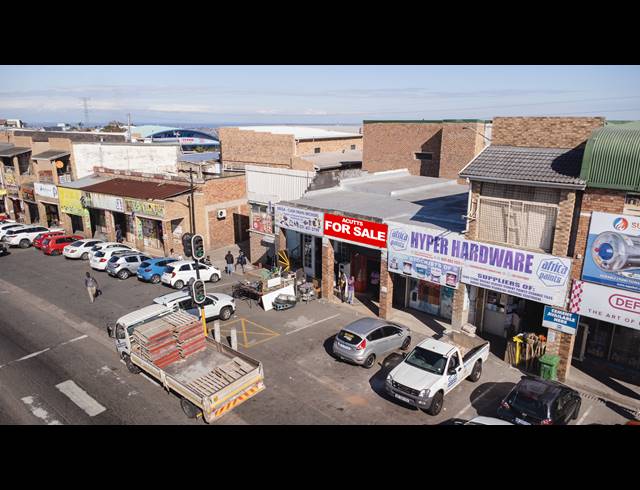 145M² RETAIL FOR SALE IN WESTCLIFF